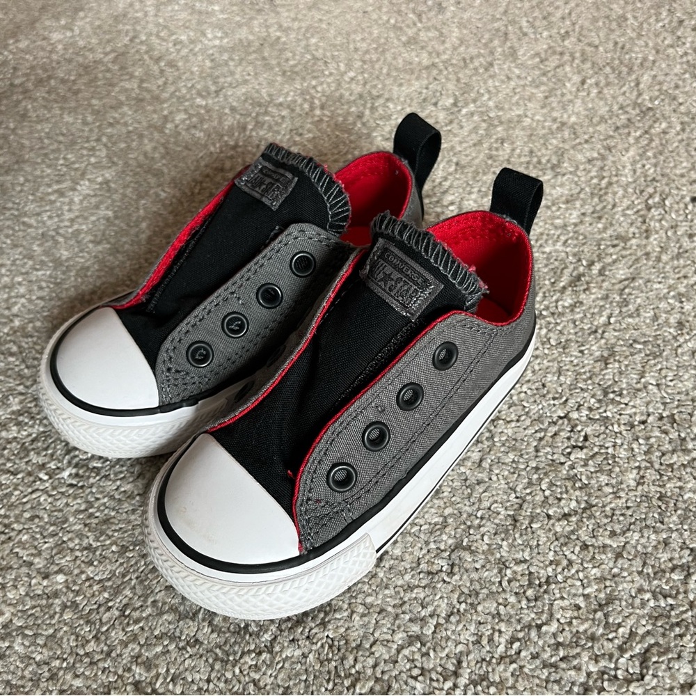 Toddler converse sneakers. Size 6, like new condition.